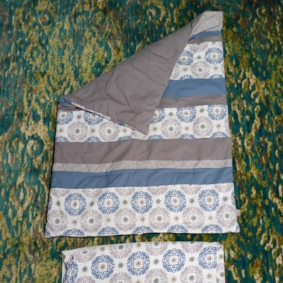 Trend lab Monaco Crib bedding set. Comforter & crib skirt - Picture 3 of 3